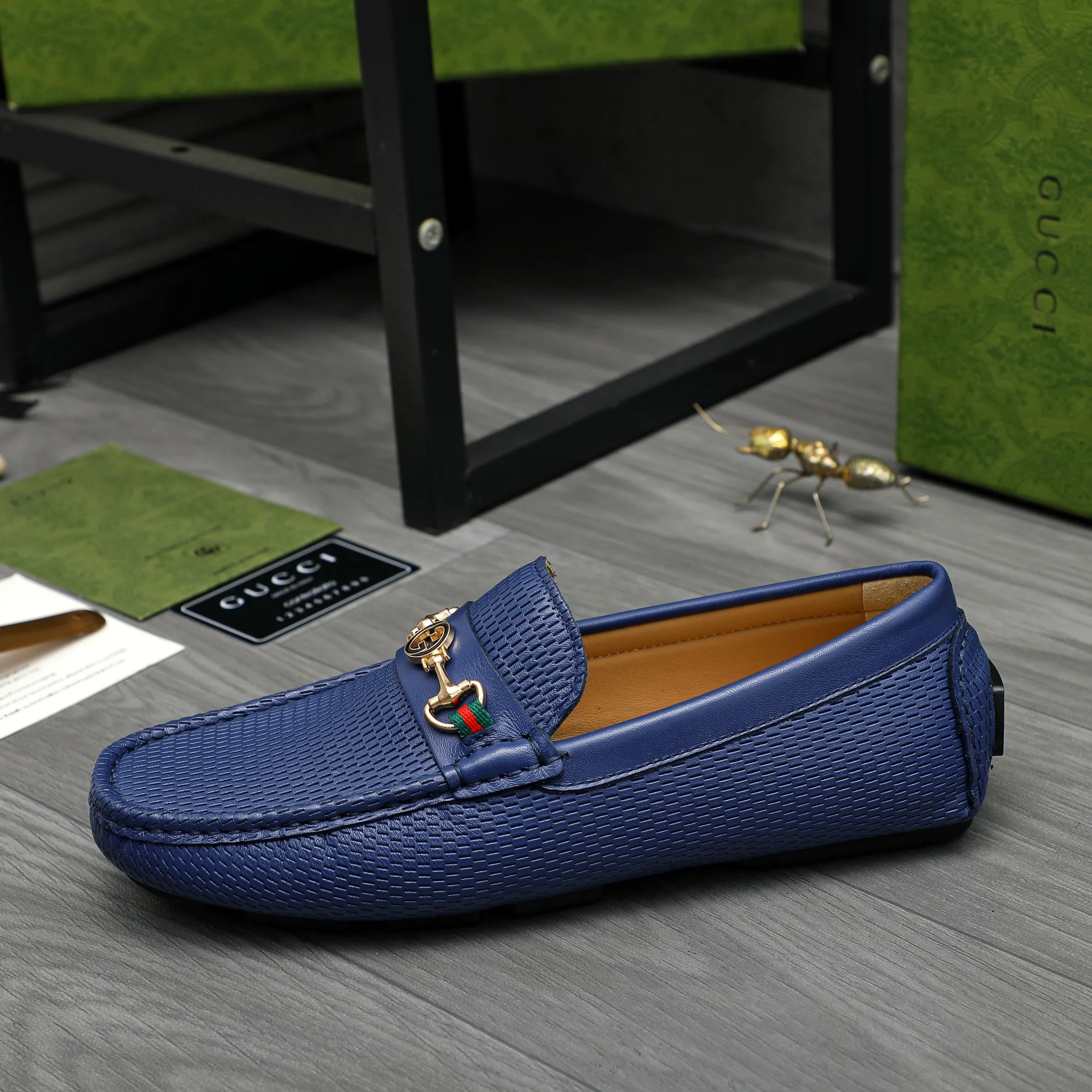 P420 Product trademark: GUCCI (Gucci) casual slip-on men's shoes Regular size: 38-44 Product materials: Selected hollow cowhide upper, sheepskin lining, original rubber outsole
